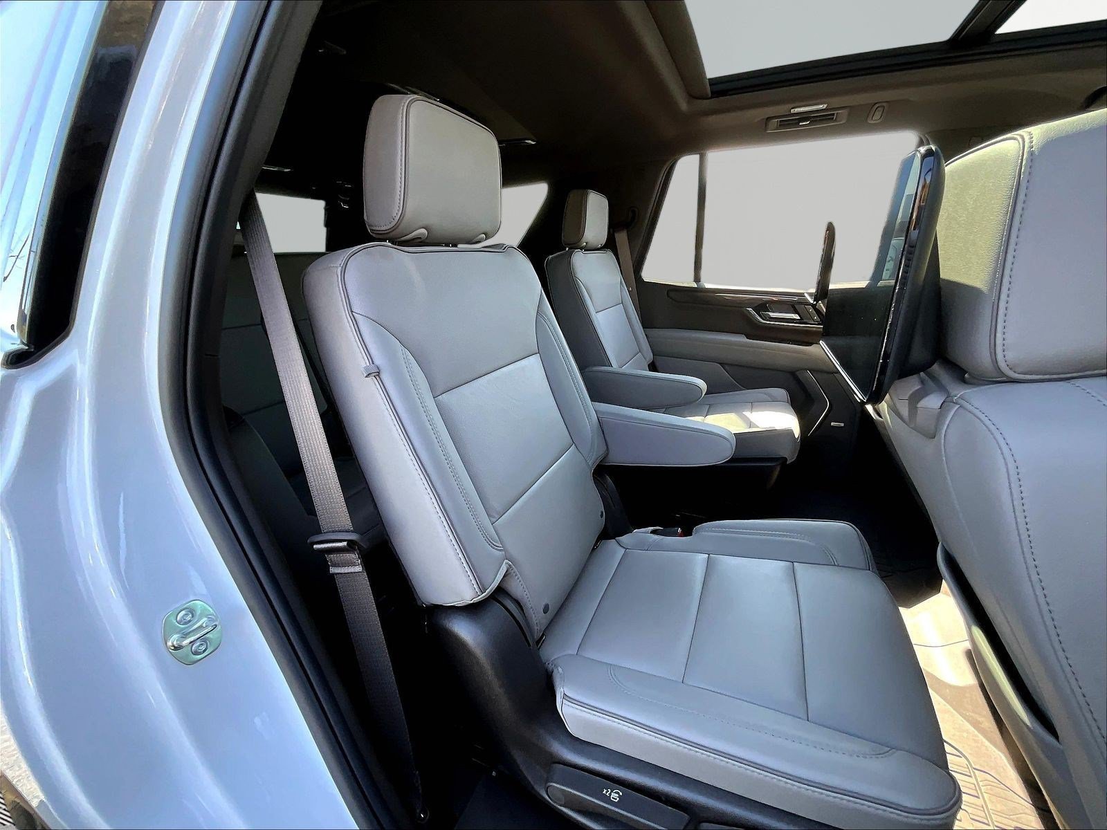 Used 2026 GMC Yukon Elevation w/ Elevation Premium Package AWD/4WD image 25