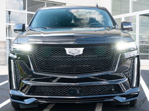 Used 2023 Cadillac Escalade ESV V w/ LPO, ONYX Package AWD/4WD image 4