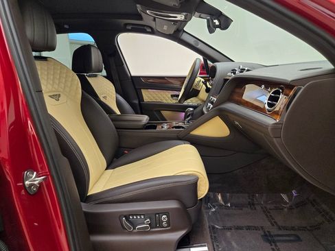 Certified 2021 Bentley Bentayga AWD/4WD image 2