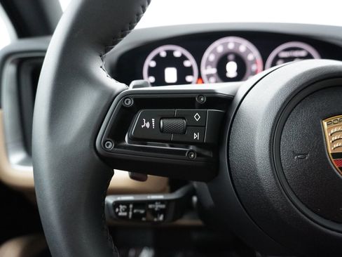 Certified 2025 Porsche Cayenne AWD/4WD image 21