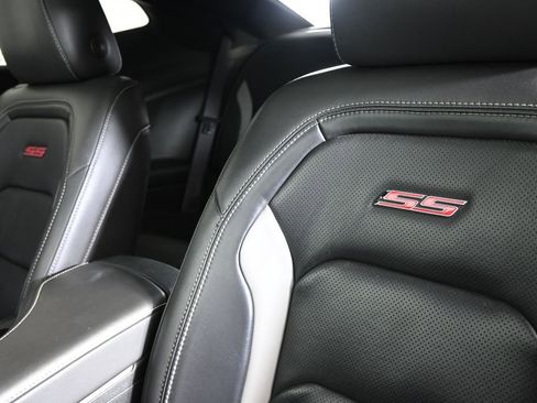 Used 2017 Chevrolet Camaro SS RWD image 23