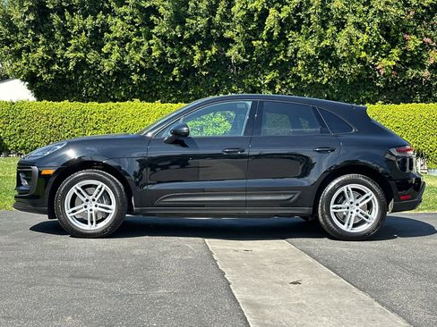 Certified 2025 Porsche Macan image 2