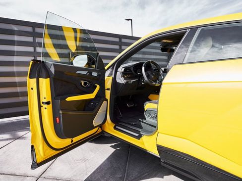 Used 2021 Lamborghini Urus AWD/4WD image 29