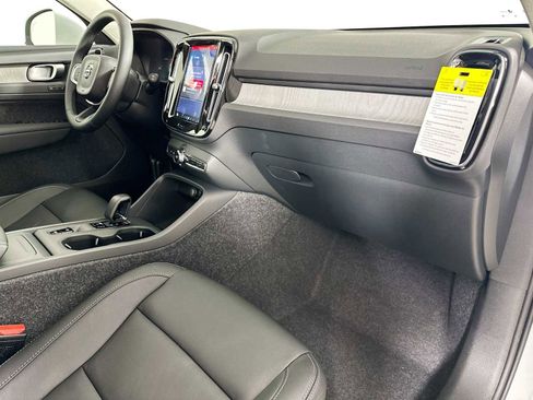 Used 2025 Volvo XC40 B5 Core w/ Protection Package Premier image 27