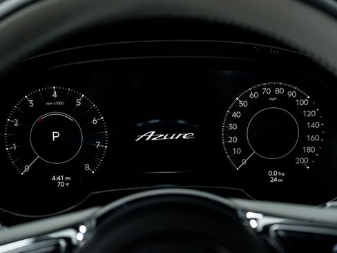 New 2025 Bentley Bentayga Extended Wheelbase image 32