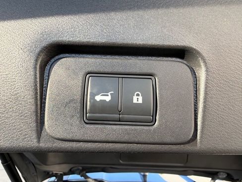 Used 2023 Nissan Rogue SL w/ SL Premium Package image 30