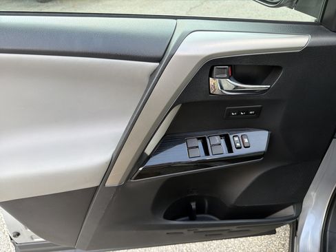 Used 2016 Toyota RAV4 Limited AWD/4WD image 20