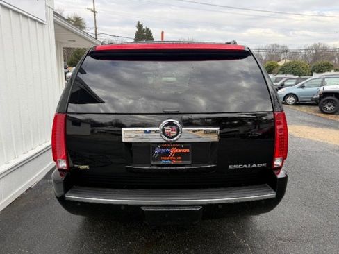 Used 2009 Cadillac Escalade w/ Ultra Luxury Collection image 4