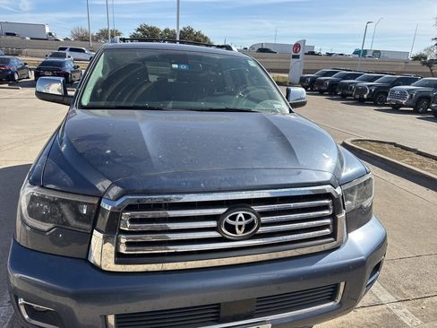 Used 2022 Toyota Sequoia Platinum image 2