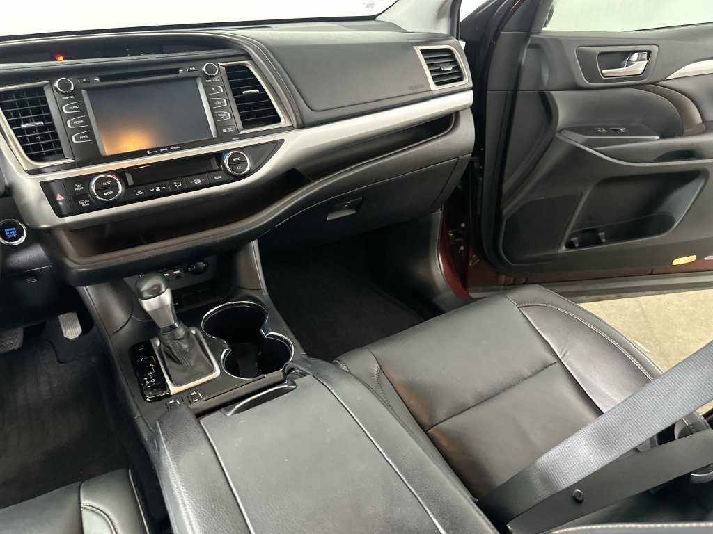 Used 2019 Toyota Highlander XLE FWD image 22