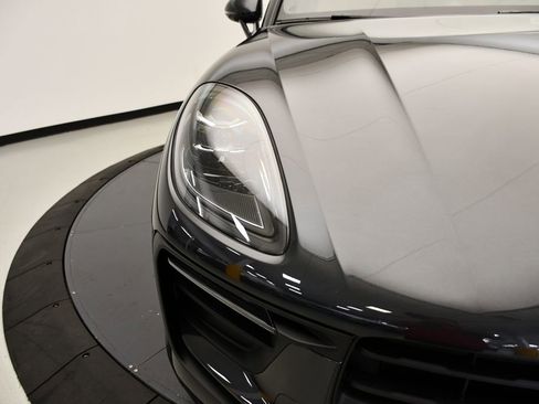 Certified 2025 Porsche Macan image 14