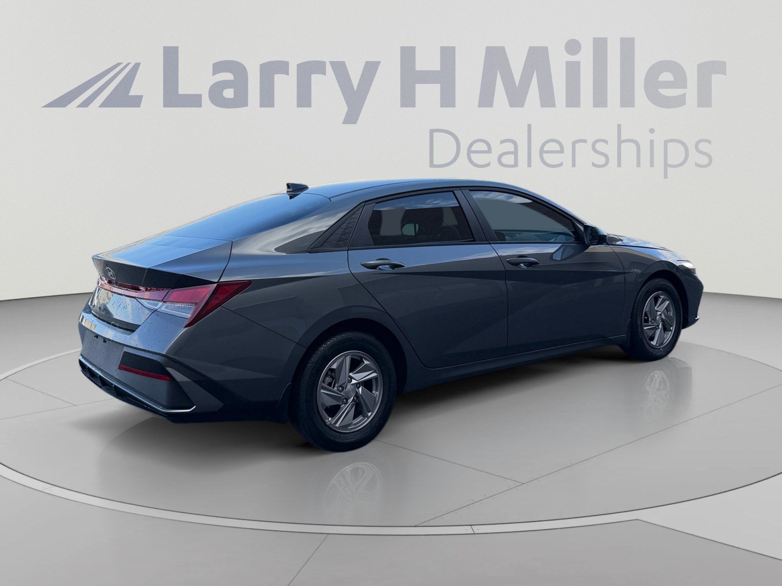 Certified 2025 Hyundai Elantra SE FWD image 5