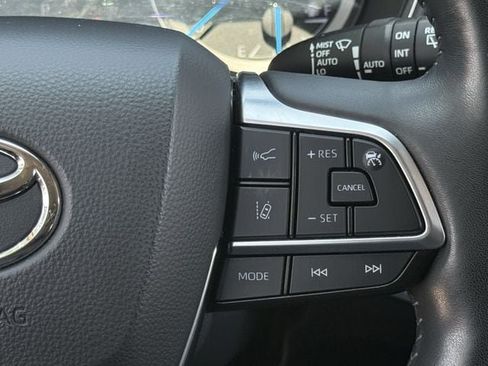 Used 2021 Toyota Highlander Platinum AWD/4WD image 16