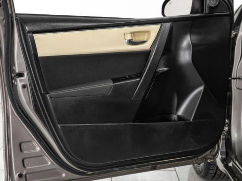 Used 2017 Toyota Corolla LE image 44