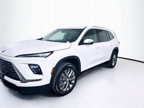 Used 2025 Buick Enclave Preferred image 3