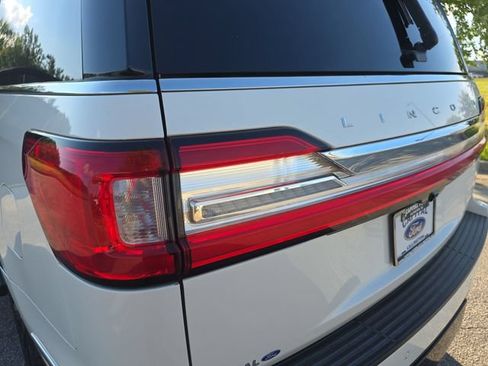 Used 2021 Lincoln Navigator L Reserve AWD/4WD image 37