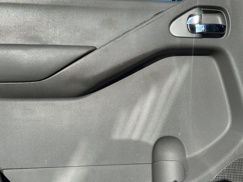 Used 2010 Nissan Frontier SE image 8