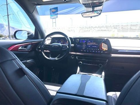 Certified 2025 Chevrolet Traverse Z71 w/ Enhanced Driving Package AWD/4WD image 15