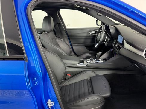Used 2025 Alfa Romeo Giulia AWD image 25