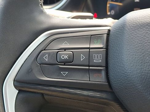 Certified 2025 Jeep Grand Cherokee Altitude AWD/4WD image 23