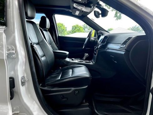 Used 2020 Jeep Grand Cherokee Limited w/ Luxury Group II image 28