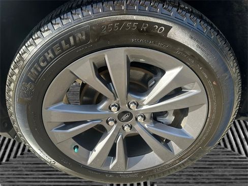 Used 2022 Ford Explorer XLT w/ XLT Sport Appearance Package image 14