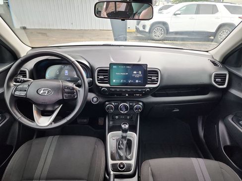 Used 2024 Hyundai Venue SEL FWD image 17