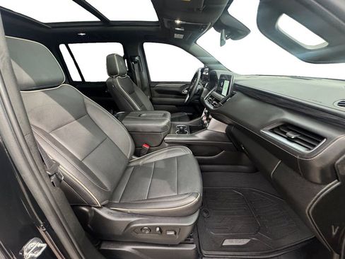 Used 2023 GMC Yukon XL SLT w/ SLT Premium Package image 16