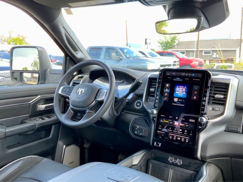 Used 2025 RAM 3500 Laramie AWD/4WD image 37