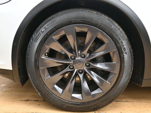 Used 2019 Tesla Model X Long Range image 9