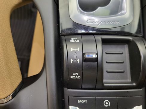 Used 2018 Porsche Cayenne Platinum Edition image 9