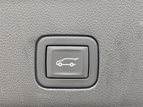 Used 2023 Chevrolet Tahoe Z71 w/ Luxury Package image 13