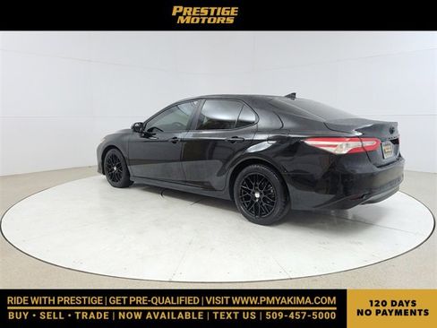 Used 2020 Toyota Camry LE image 5