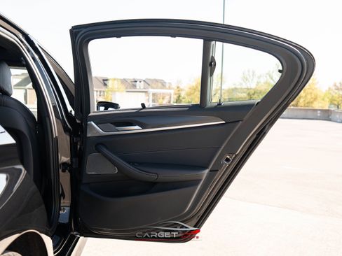 Used 2022 BMW 540i xDrive w/ M Sport Package image 39