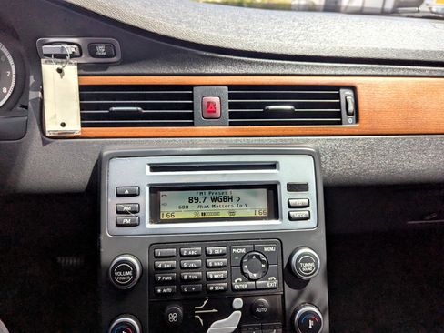 Used 2010 Volvo XC70 3.2 image 22