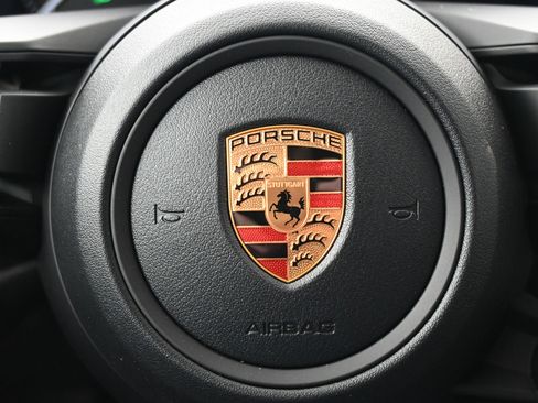 Certified 2026 Porsche Macan AWD/4WD image 22