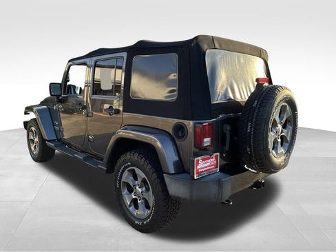 Used 2016 Jeep Wrangler Unlimited Sahara w/ Connectivity Group AWD/4WD image 3