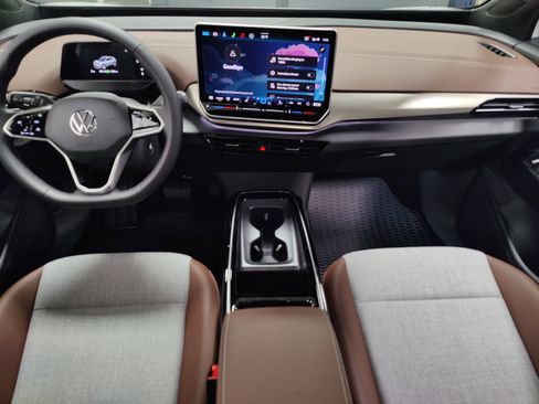 Used 2025 Volkswagen ID.4 Pro image 14