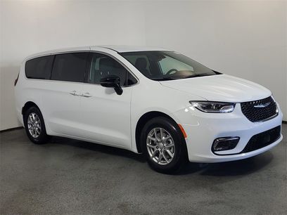 New 2025 Chrysler Pacifica Select