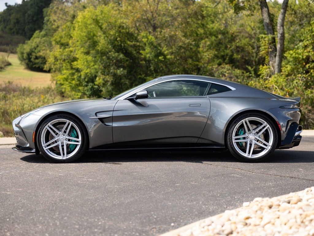 Used 2025 Aston Martin V8 Vantage Coupe RWD image 3