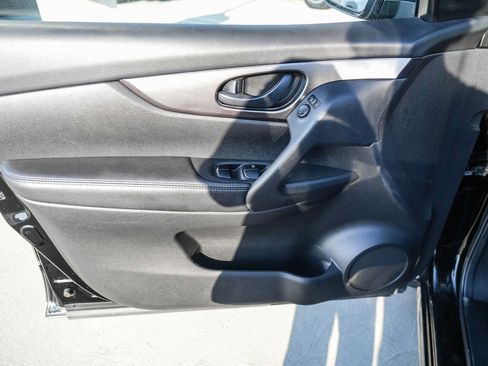 Used 2019 Nissan Rogue Sport S w/ Appearance Package FWD image 17
