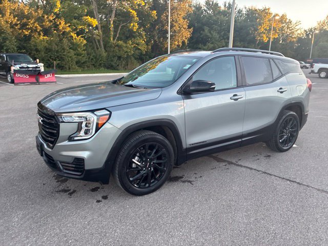 Used 2023 GMC Terrain SLE w/ Driver Convenience Package AWD/4WD image 3