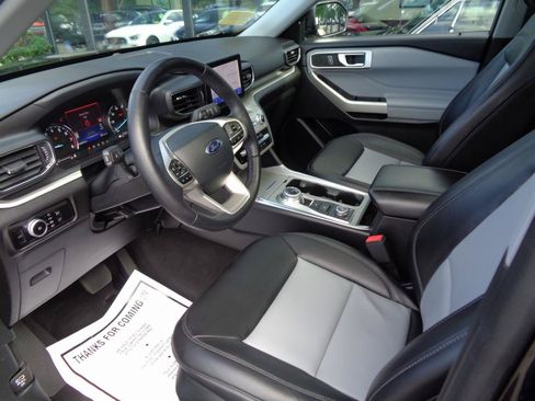 Used 2023 Ford Explorer XLT w/ Equipment Group 202A AWD/4WD image 10