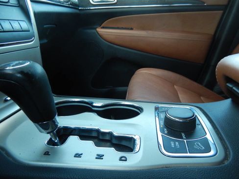 Used 2012 Jeep Grand Cherokee Overland Summit image 42