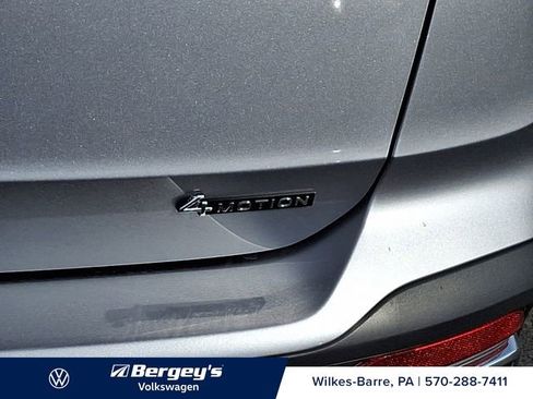Certified 2023 Volkswagen Taos SE w/ Panoramic Sunroof Package image 32