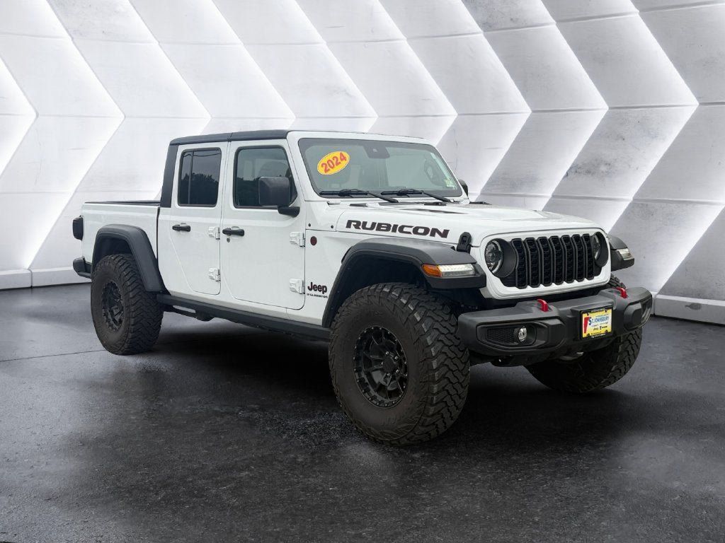 Used 2024 Jeep Gladiator Rubicon w/ Convenience Group AWD/4WD image 8