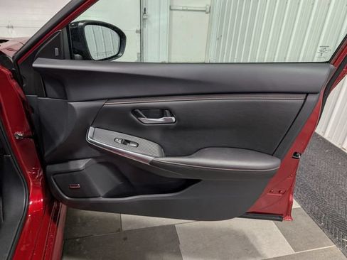 Used 2025 Nissan Sentra SR w/ SR Premium Package FWD image 28