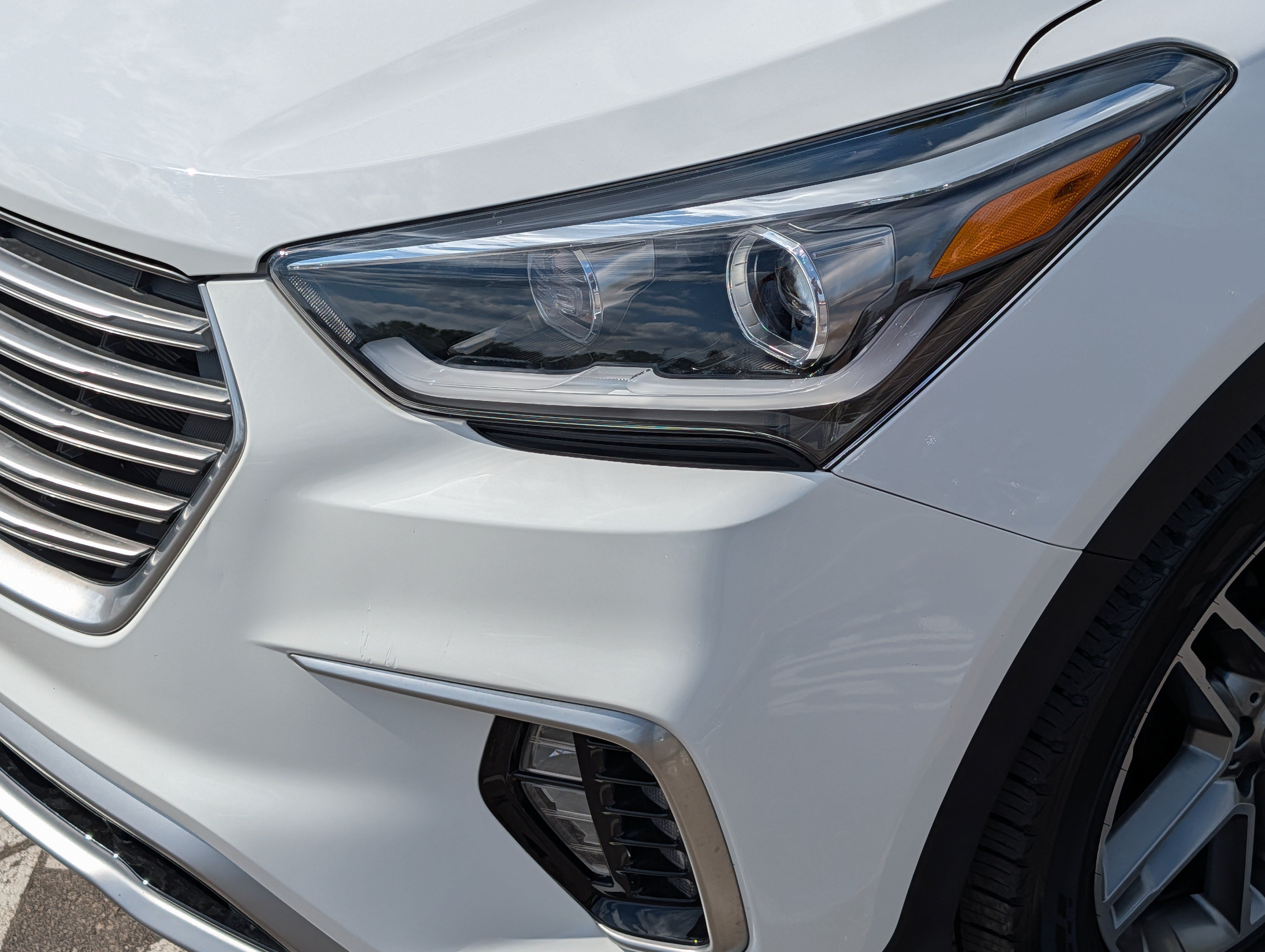 Used 2017 Hyundai Santa Fe Limited AWD/4WD image 16