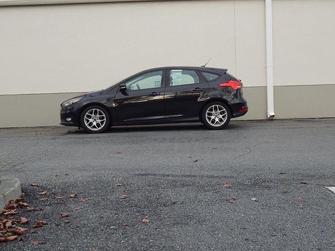 Used 2015 Ford Focus SE w/ Equipment Group 201A image 6