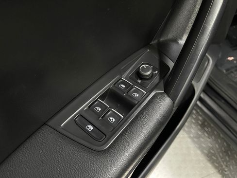 Used 2021 Volkswagen Tiguan SEL AWD/4WD image 16